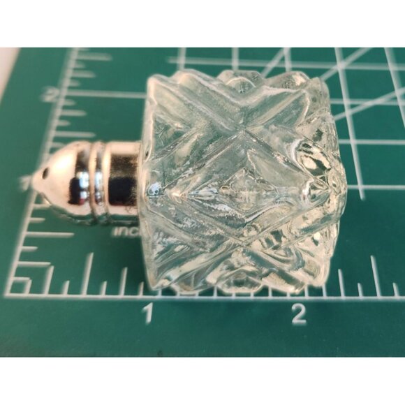 Set Of 8 Vintage Clear Glass Miniature Salt Shakers With Silver Tone Tops - Picture 6 of 9